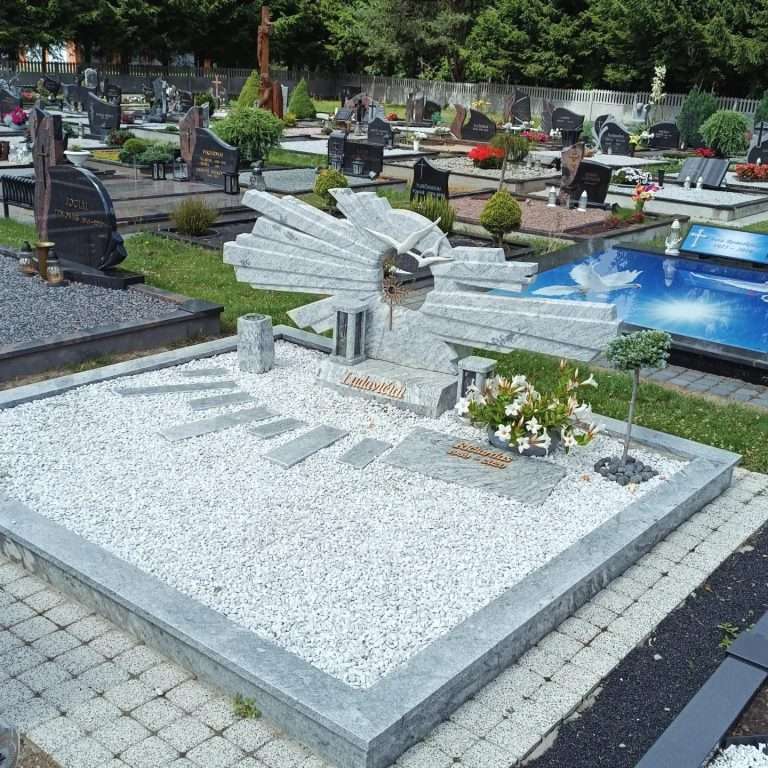 ATA paminklai antkapiai, paminklai